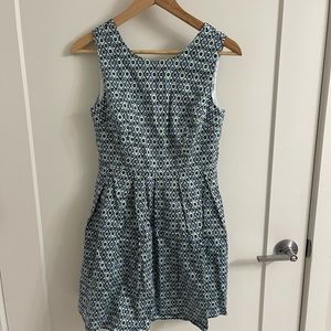 Patterned dress with back deep v